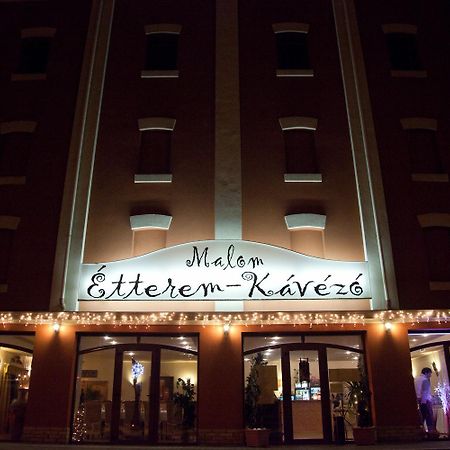 Bed and Breakfast Malom Club Panzio Baja Exterior foto
