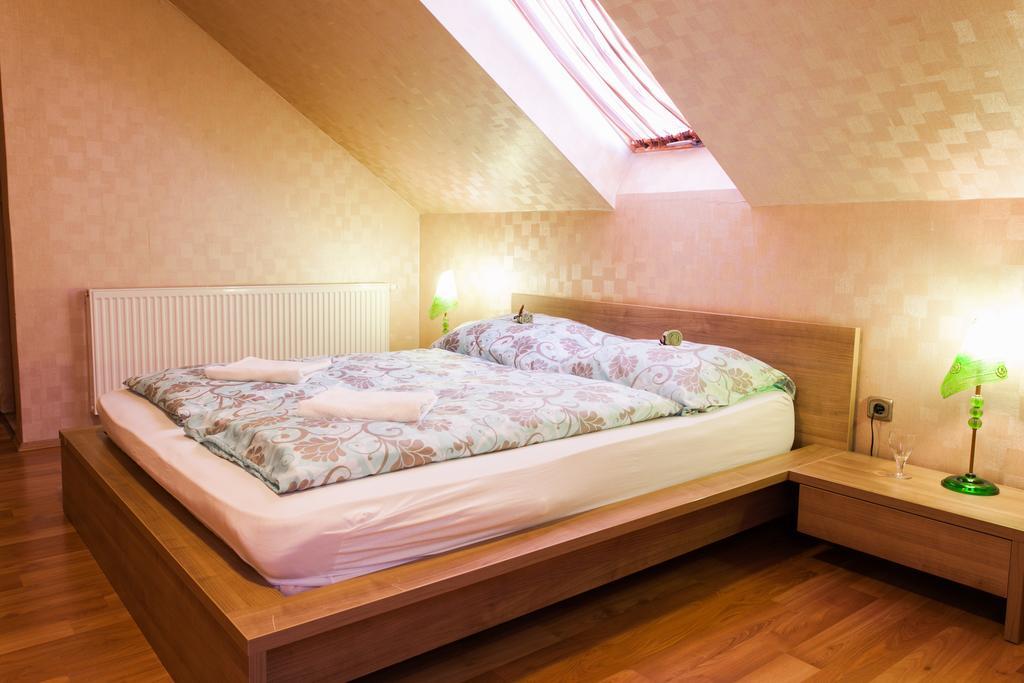 Bed and Breakfast Malom Club Panzio Baja Exterior foto