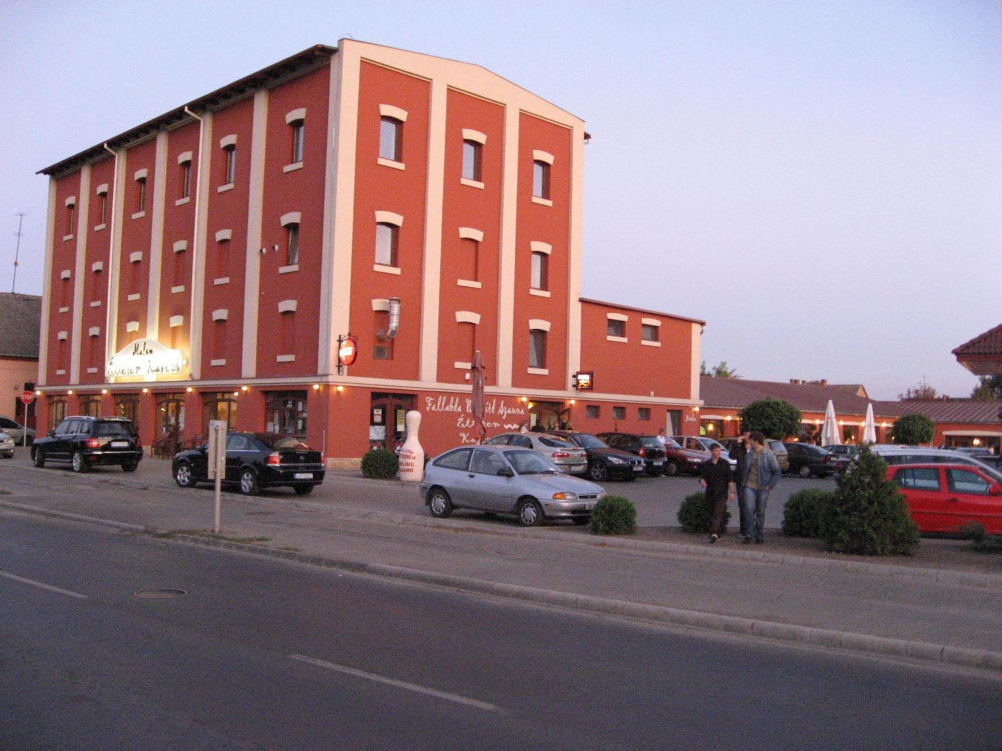 Bed and Breakfast Malom Club Panzio Baja Exterior foto