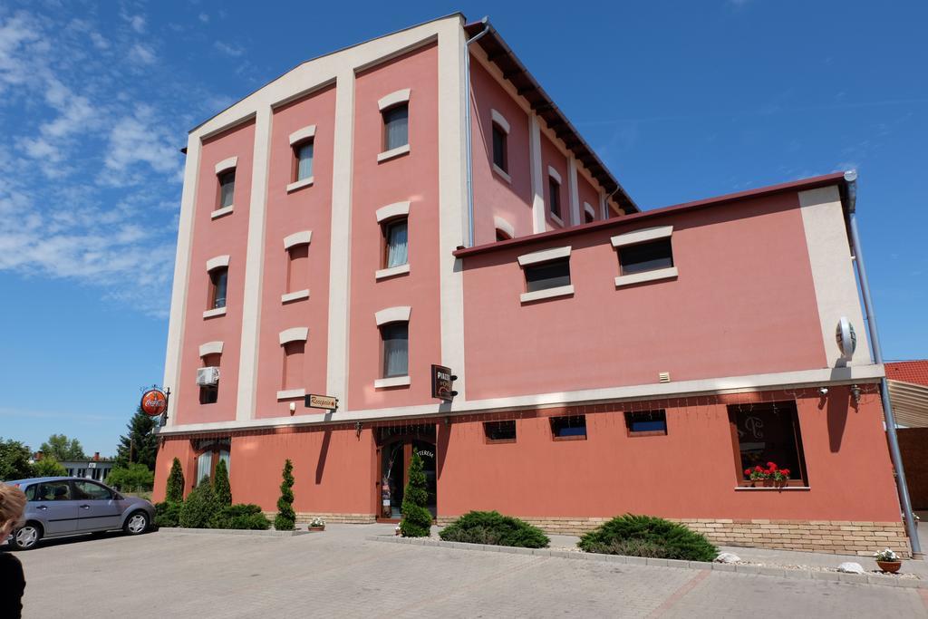Bed and Breakfast Malom Club Panzio Baja Exterior foto